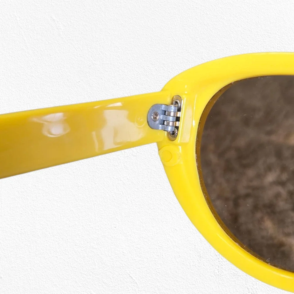 1950s Vintage Yellow Mod Cat Eye Sunglasses Bold Oval Frame Retro Funky Eyewear